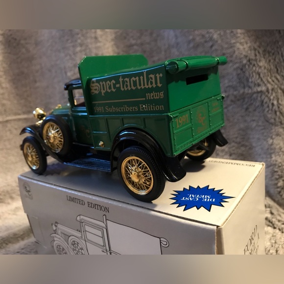 Ford Model A Pickup. Diecast coin bank. 1/25 scale - Picture 3 of 9